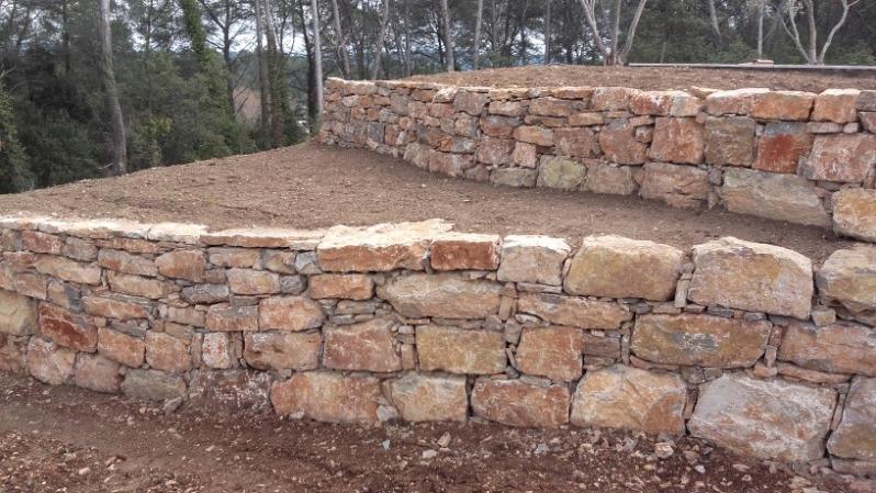 Travaux divers :  jeu de boules, murets, chemin...